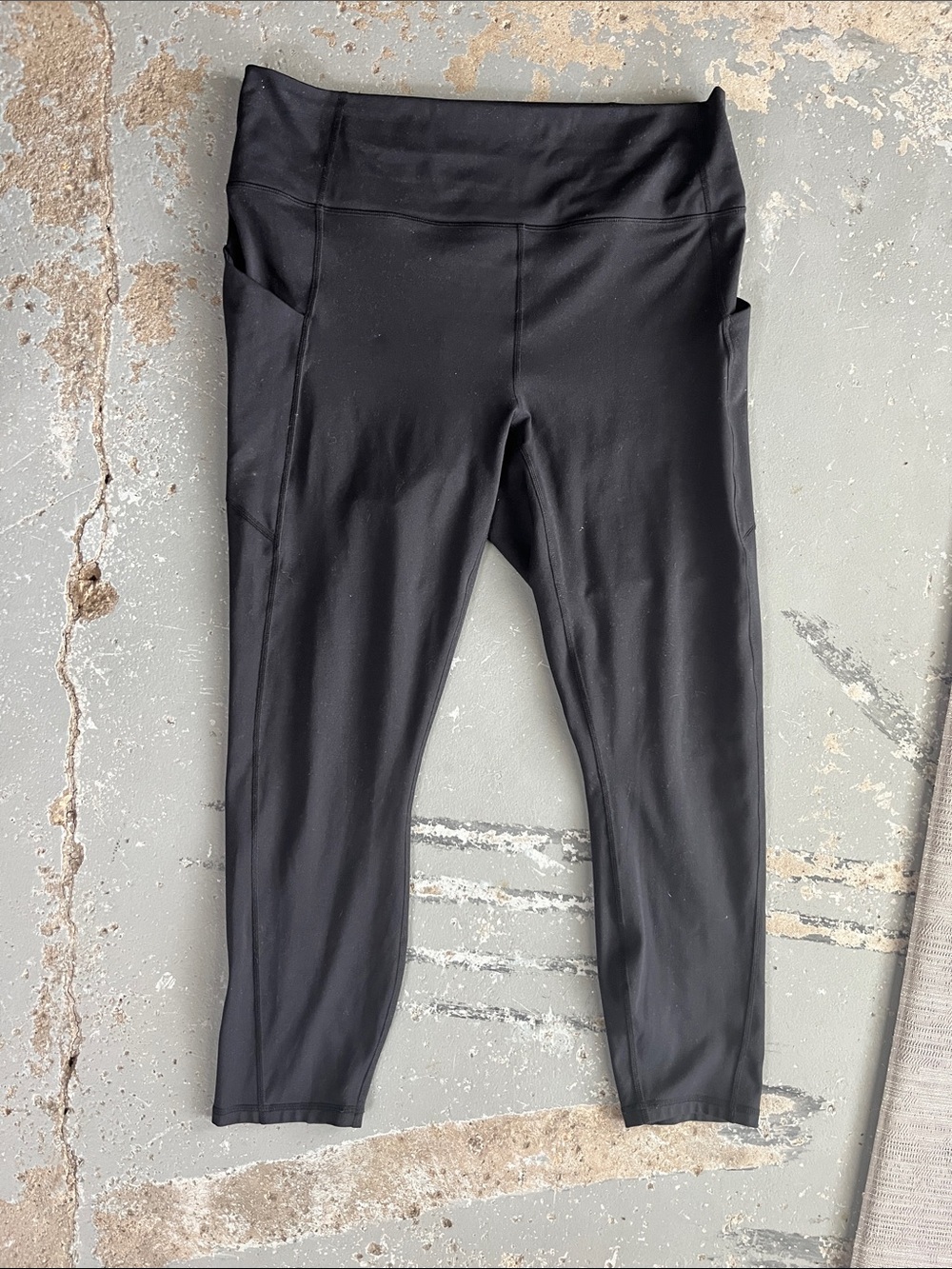 Fabletics Black High-Waist Active Leggings with Side Pockets